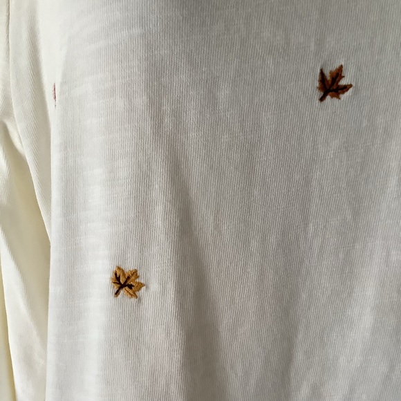 Like New Talbots Embroidered Leaf Design Top Size XLP - Picture 2 of 3